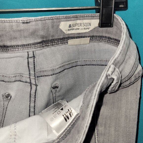 H&M Super Sqin Womens Skinny Jeans Light Gray Size 30x30 Super Low Waist Denim - Picture 4 of 7